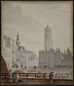 203041 Gezicht op de Oudegracht te Utrecht, met links het Stadhuis en de Stadhuisbrug en op de achtergrond de Domtoren. ...